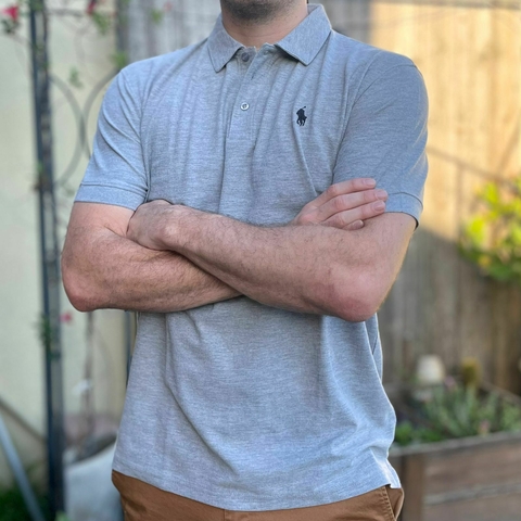 CHOMBA POLO WAFFLE GRIS