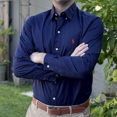 CAMISA POLO CLASICA AZUL OSCURO en internet