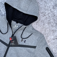 Imagen de CAMPERA RIVAL FLEECE UA GRIS MELANGE