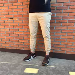 PANTALON JOGGER CARGO BEIGE en internet