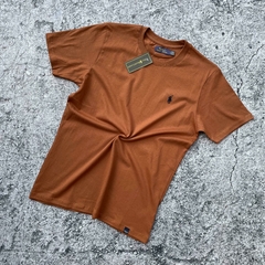 REMERA POLO CLASICA CHOCOLATE en internet