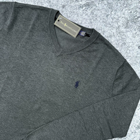 SWEATER ESCOTE EN V POLO GRIS TOPO - comprar online