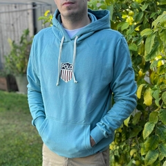 BUZO HOODIE POLO SHIELD CELESTE en internet