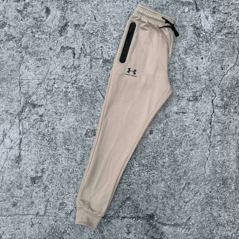 PANTALON JOGGING RIVAL FLEECE UA BEIGE - comprar online