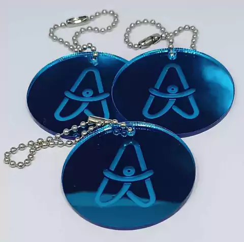 Kit 100 Chaveiros personalizados em acrílico espelhado + corrente