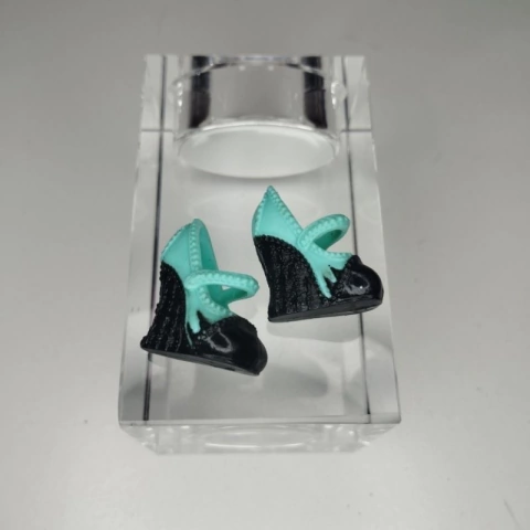 Par de Sapato Boneca Twyla New Scaremaster Monster High