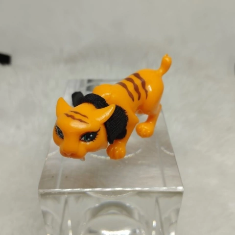 Pet Sweet Fang Boneca Toralei Stripe Básica Monster High