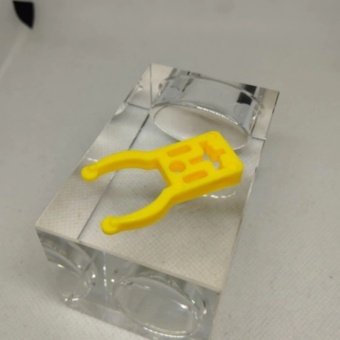 Gancho Amarelo Feminino para Suporte Boneca Monster High