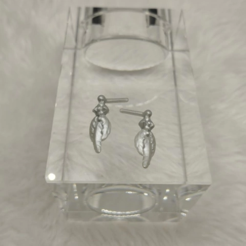 Par de Brincos Boneca Duquesa Swan Basica Ever After High