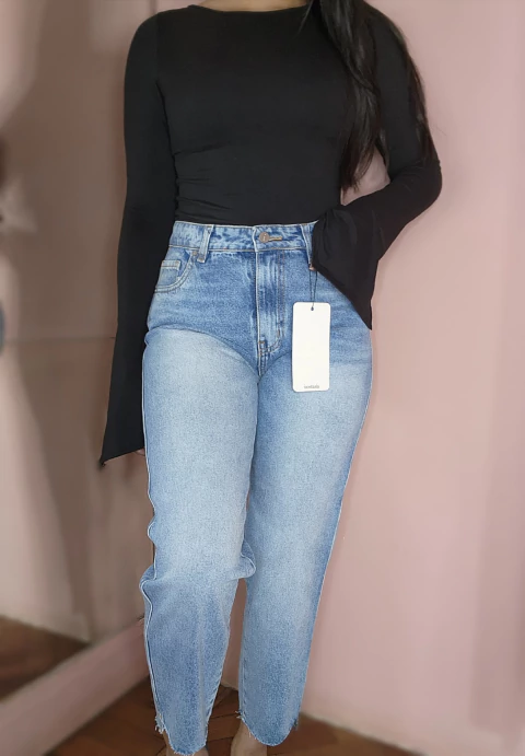 JEAN MOM RÍGIDO (6133)