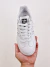 Adidas Samba na internet