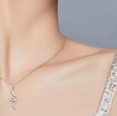 Collar serpiente protectora - Joyas Yan Cristales