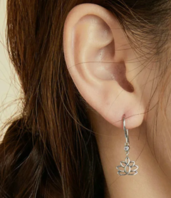 Aros Colgantes Flor de Lotus - comprar online