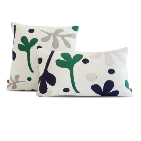 Almofada Floral Rian Tricot é uma opção perfeita para compor a decoração do quartinho do bebé, quartos , salas ou outros ambientes.

É feita em tricot com toque ultra macio e suave, trazendo aconchego e modernidade para o ambiente