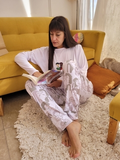 Remera TAN REALES, TAN HERMOSAS en internet