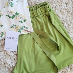 Pantalón modal corto verde seco en internet