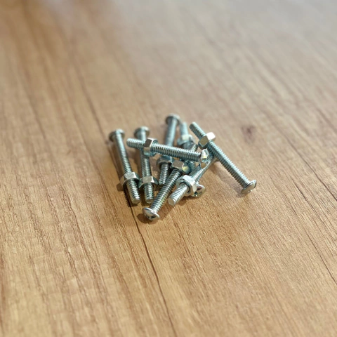 TORNILLOS Y TUERCAS X 8 UND - comprar online