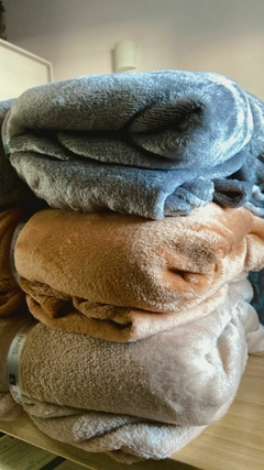 FRAZADA FLANNEL MILU CON TEDDY CHICA DE REGALO - DESDE $19.999 Transferencia - AP HOME STYLE