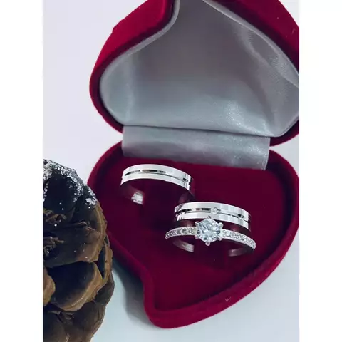 Aliança de Prata Friso no meio com zirconia