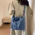 Bolsa Crossbody Monocromática de Ombro Único | Denim com Grande Capacidade e Bolsos Funcionais – Azul Céu ou Preto - We Happy Shop