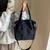 Imagem do Bolsa Crossbody Monocromática de Ombro Único | Denim com Grande Capacidade e Bolsos Funcionais – Azul Céu ou Preto