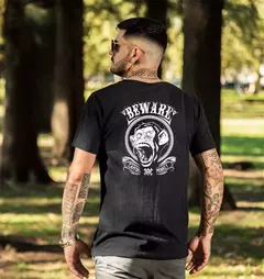 Remera Regular fit BEWARE CM- black en internet
