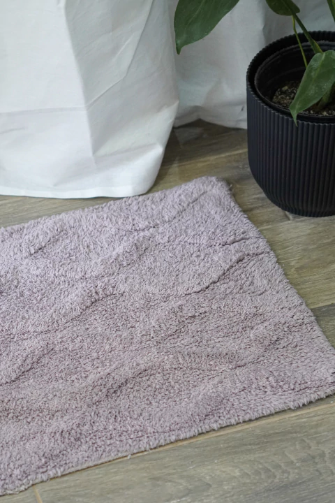 ALFOMBRA DE BAÑO PATH LILA
