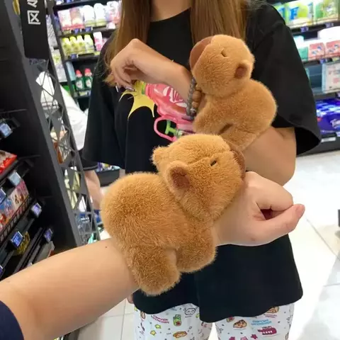Pelúcia Pulseira Capivara
