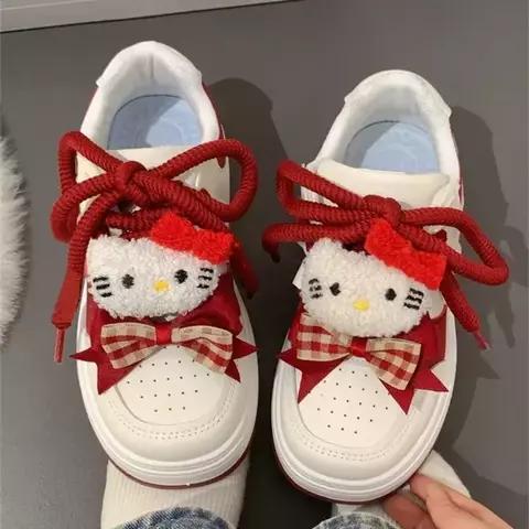 Tênis Retrô Sanrio Hello Kitty. Numeração Já Convertida ao Padrão BR