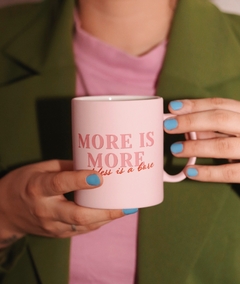 Caneca More is More na internet
