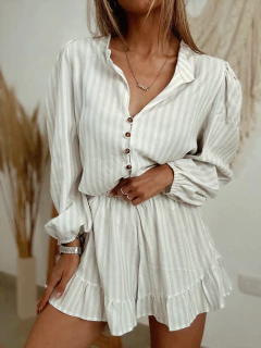 Short de link a rayas con volado en internet