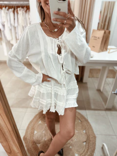 Blusa de lino para atar en internet