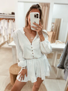 Imagen de Camisa de lino a rayas con botones de madera