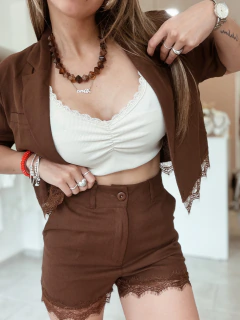 Short de lino con puntilla - comprar online