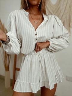 Camisa de lino a rayas con botones de madera