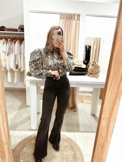 Camisa animal print con manga princesa en internet