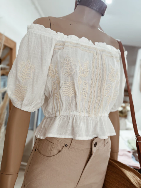 Blusa de lino bordada con beige