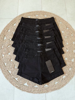 Short negro Isostacia