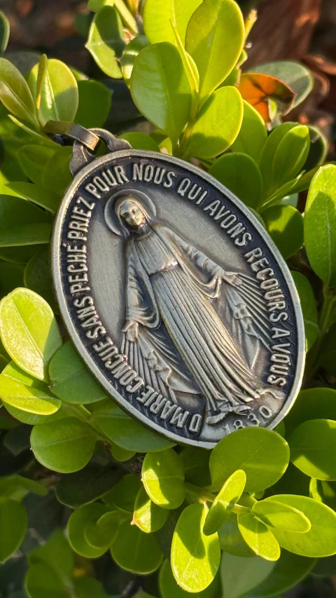 Medalha Milagrosa 48mm - Ouro velho escovada