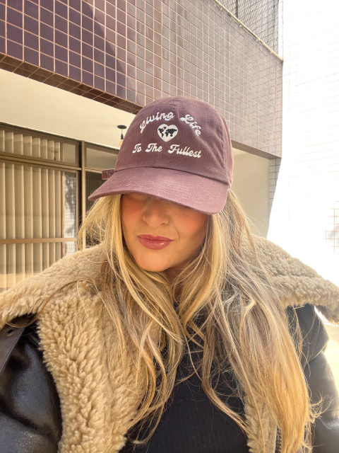 Boné "Living Life To The Fullest" Marrom Escuro