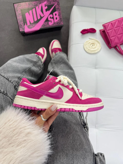 Dunk Low Camurça Pink