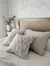 Almohadon Dalia Beige