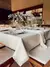 Mantel impermeable premium blanco tiza con puntilla corazon