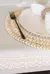 Mantel impermeable premium blanco tiza con puntilla ondas