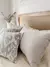 Almohadon landon gris perla desflecado