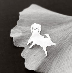 Pin perro caniche bronce