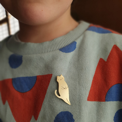 Imagen de Pin gato bailarín bronce