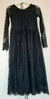 Imagen de vestido de encaje negro con líneas. Talle S/M/L