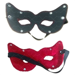 ANTIFAZ DE CUERO NEGRO CON PELUCHE ROJO INTERNO. CU254NR