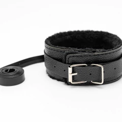 COLLAR ECOCUERO CON CORREA E INTERIOR DE PELUCHE. EC-COLLAR-N en internet